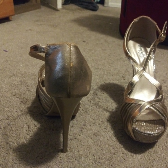 Gold sexy and shimmery heels - Picture 4 of 4
